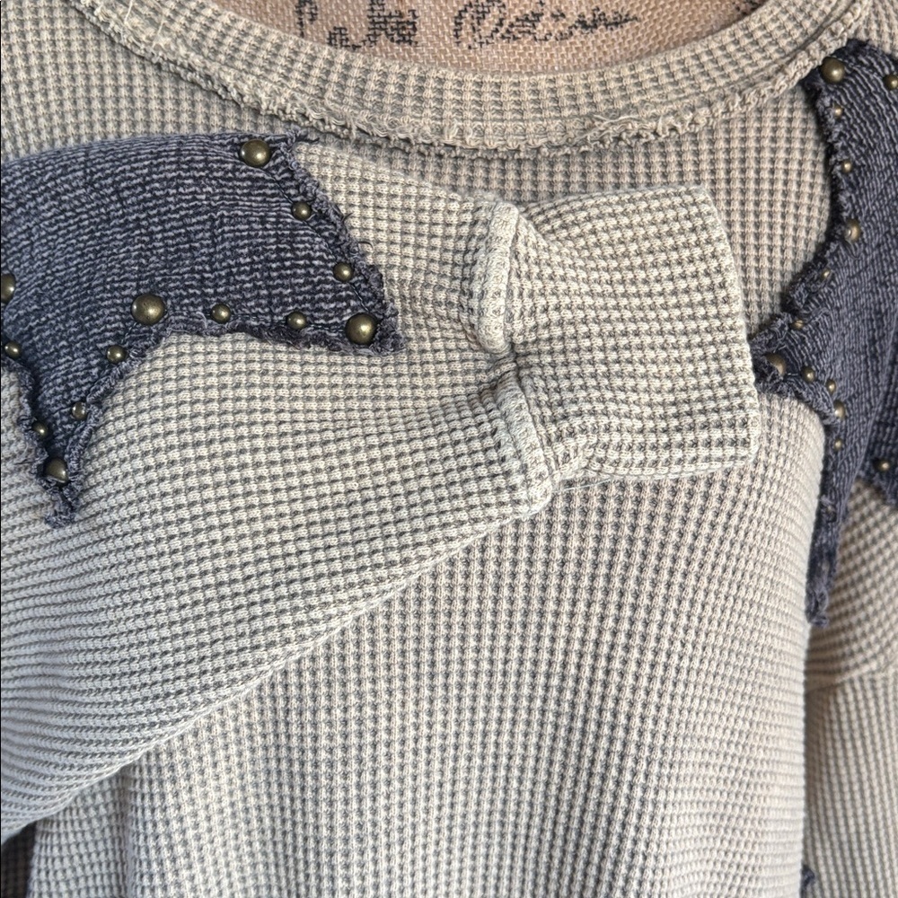 Oil & Hali tan thermal waffle weave long sleeve shirt stars and grommets hi lo - Picture 6 of 16